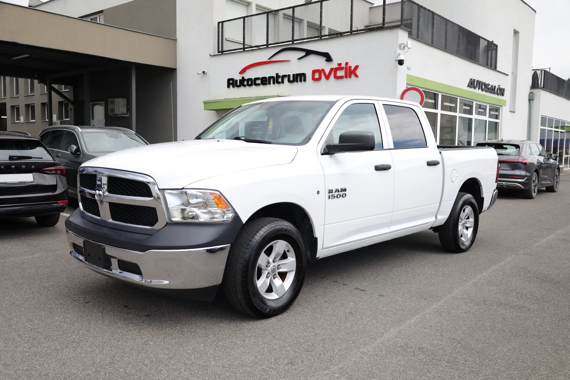 Dodge RAM 1500 4WD Crew Cab 140.5" ST