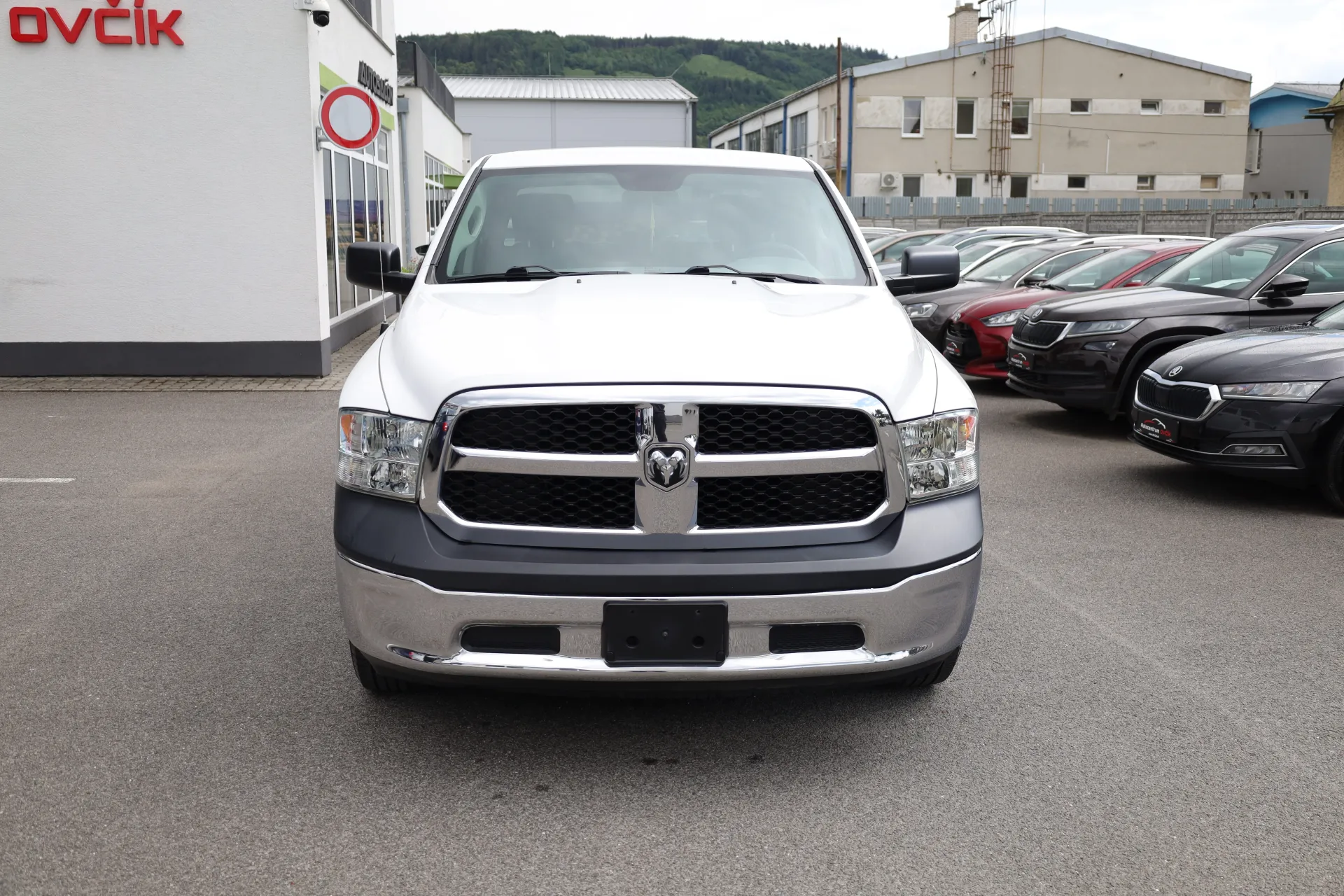 Dodge RAM 1500 4WD Crew Cab 140.5" ST