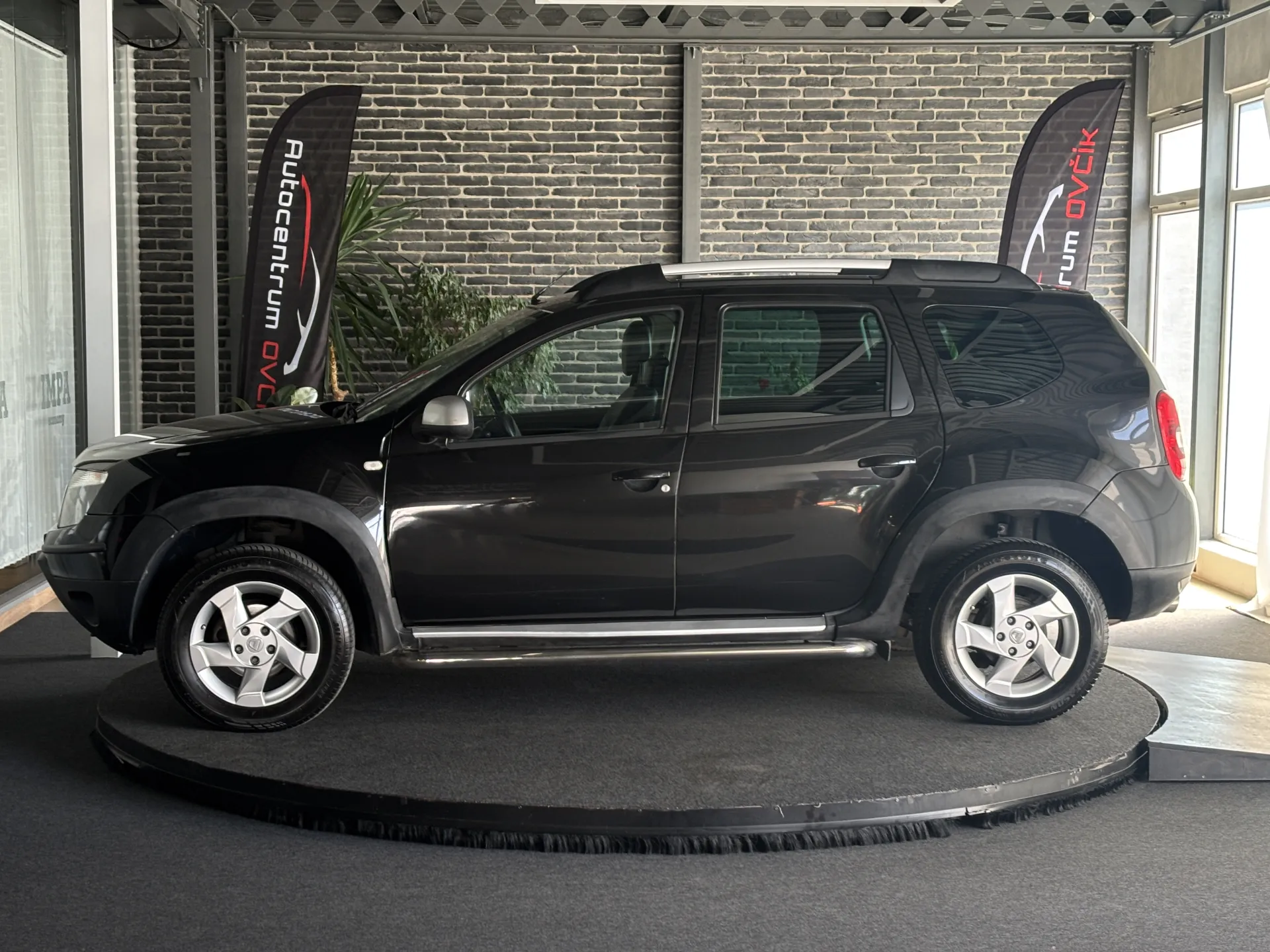 Dacia Duster 1.6 16V 4x4 Laureate, 77kW, M6, 5d.